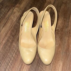 Salvatore Ferragamo Taupe‎ Leather Slingback Pumps Size 8 B